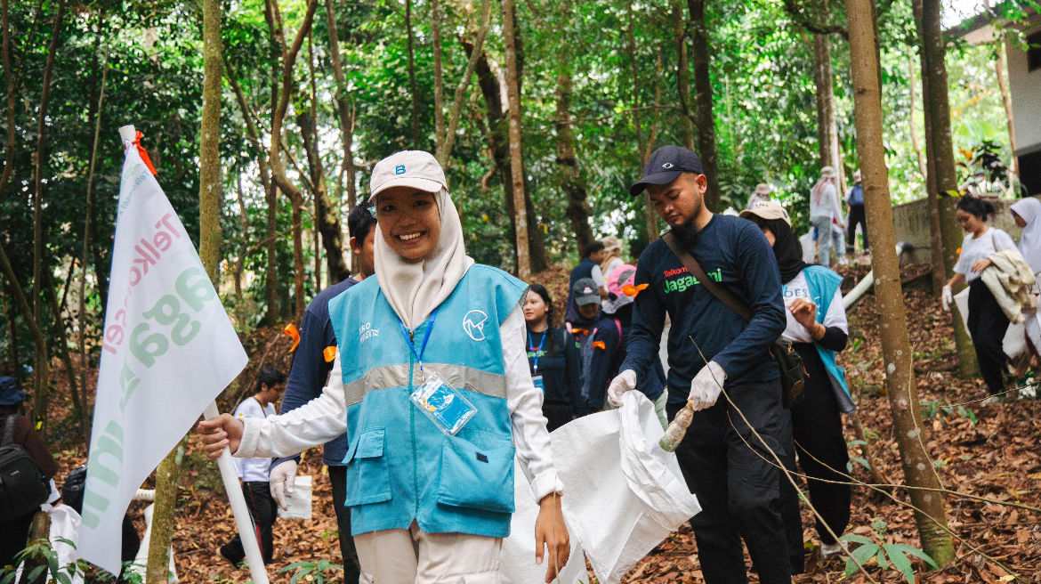 Telkomsel dan Ciro Wast Aksi Bersama Bumi Lestari di Hutan Kota Telaga Sari Balikpapan Pada Sabtu 26 Oktober 2024