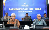 Direktur Utama bank bjb, Yuddy Renaldi bersama Direktur Keuangan Hana Dartiwan saat Analyst Meeting FY 2024 di kantor bank bjb Gedung T Tower, Jakarta. Selasa 29 Oktober 2024. Foto : Panji Asmoro/TrenAsia