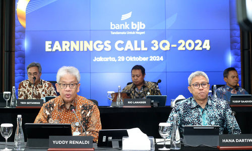 Direktur Utama bank bjb, Yuddy Renaldi bersama Direktur Keuangan Hana Dartiwan saat Analyst Meeting FY 2024 di kantor bank bjb Gedung T Tower, Jakarta. Selasa 29 Oktober 2024. Foto : Panji Asmoro/TrenAsia