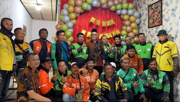 Sate Padang Sidi HUT ke-54 Hadirkan Promo Menarik dan Berbagi Bersama Driver Ojek Online