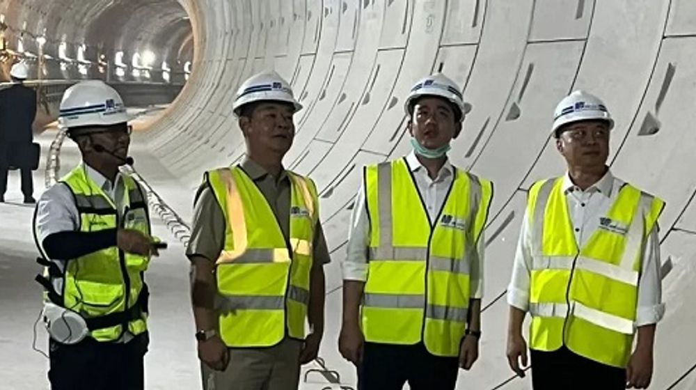 Gibran Rakabuming Blusukan ke Proyek.