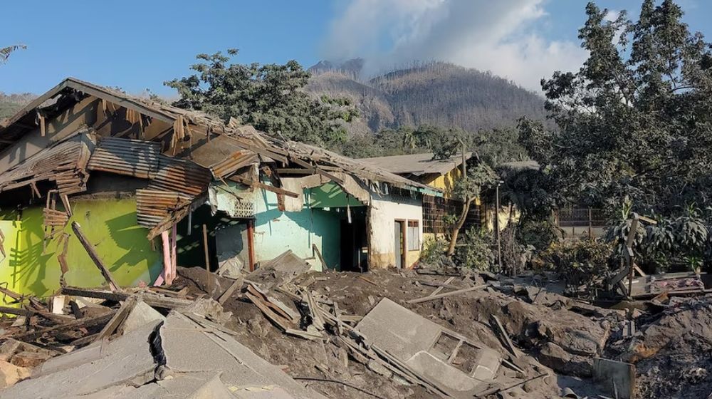 Gunung Lewatobi Laki Laki.jpg