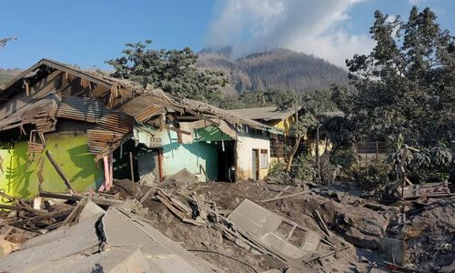 Erupsi gunung Lewatobi Laki Laki