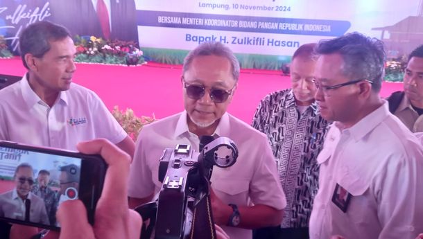 Menko Bidang Pangan Zulkifli Hasan Pastikan Distribusi Pupuk Subsidi di Lampung Lancar