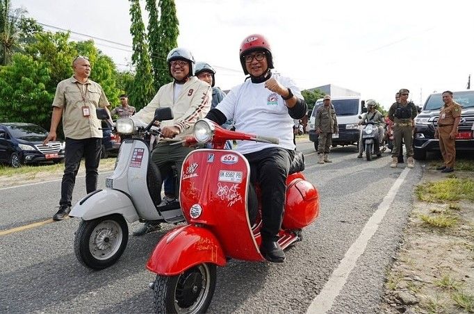 PJ Gubernur Kaltim Akmal Malik saat meresmikan Bengkel Konversi Motor Listrik Benuo Taka Electrico (Better), Penajam, Kabupaten Penajam Paser Utara (PPU), Senin (11/11/2024).