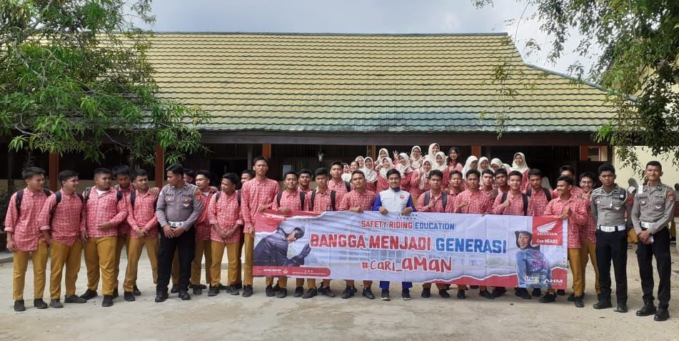 Astra Motor Kaltim 1 Gaungkan Keselamatan Berkendara di SMA Negeri 2 PPU