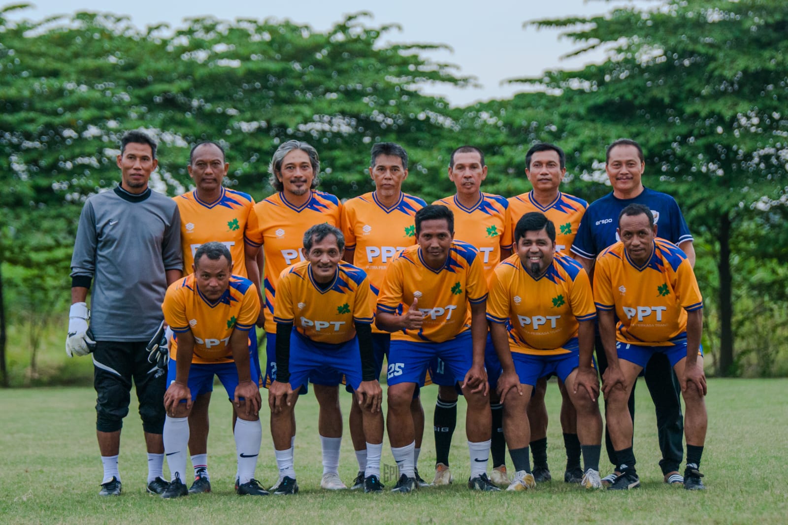 Widodo Cahyono Putro (belakang dua dari kanan) saat membela Gresik Selection