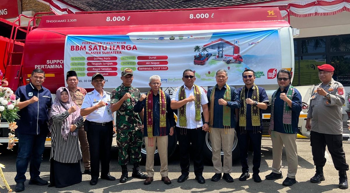 Pertamina Patra Niaga mendorong peningkatan ekonomi daerah 3T dengan meresmikan secara serentak tujuh lembaga penyalur BBM Satu Harga Klaster Sumatera di IT Teluk Kabung, Sumatera Barat