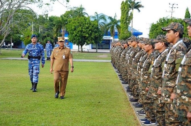 Sedikitnya 99 peserta terdiri unsur Kepala Sekolah Menengah Kejuruan (SMK) Negeri dan Kepala Cabang Dinas Pendidikan Wilayah I-VI se-Kalimantan Timur mengikuti upacara pembukaan kegiatan pembekalan mental dan fisik.