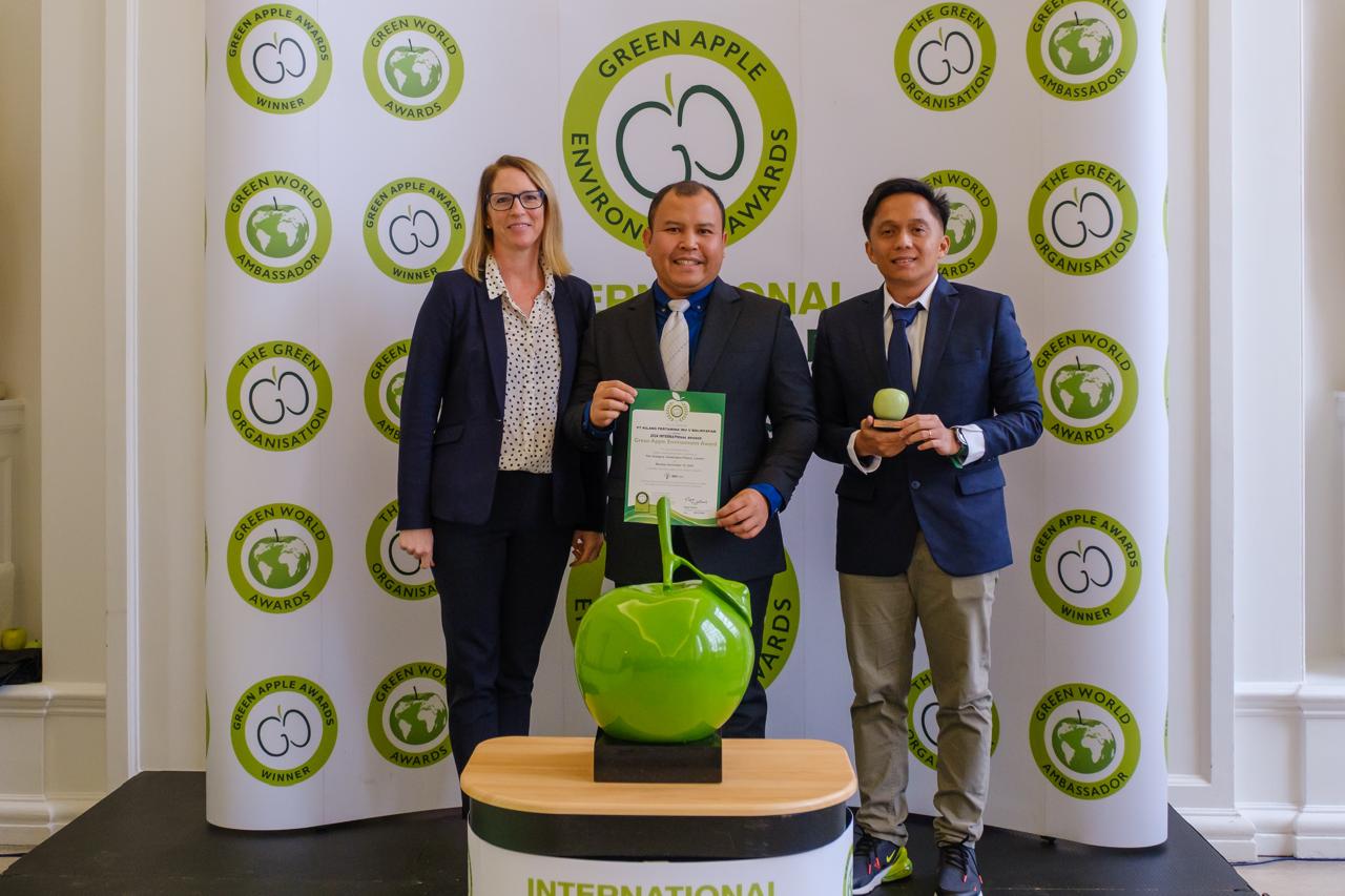 Kilang Pertamina Unit Balikpapan Raih Dua Trofi Bergengsi di Green Apple Award 2024