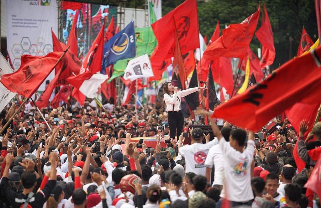 Kampanye terbuka PDIP mendukung Joko Widodo-Ma'ruf Amin dalam kontestasi Pilpres 2019 di Stadion Sriwedari Solo.