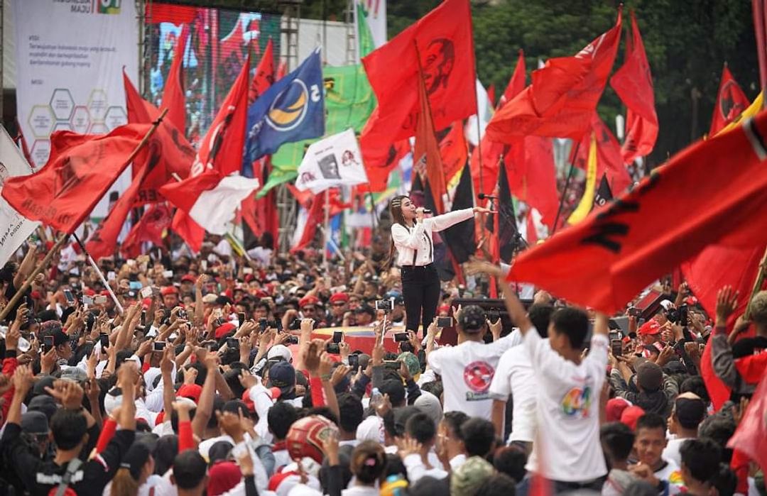 Kampanye terbuka PDIP mendukung Joko Widodo-Ma'ruf Amin dalam kontestasi Pilpres 2019 di Stadion Sriwedari Solo.