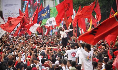 Kampanye terbuka PDIP mendukung Joko Widodo-Ma'ruf Amin dalam kontestasi Pilpres 2019 di Stadion Sriwedari Solo.