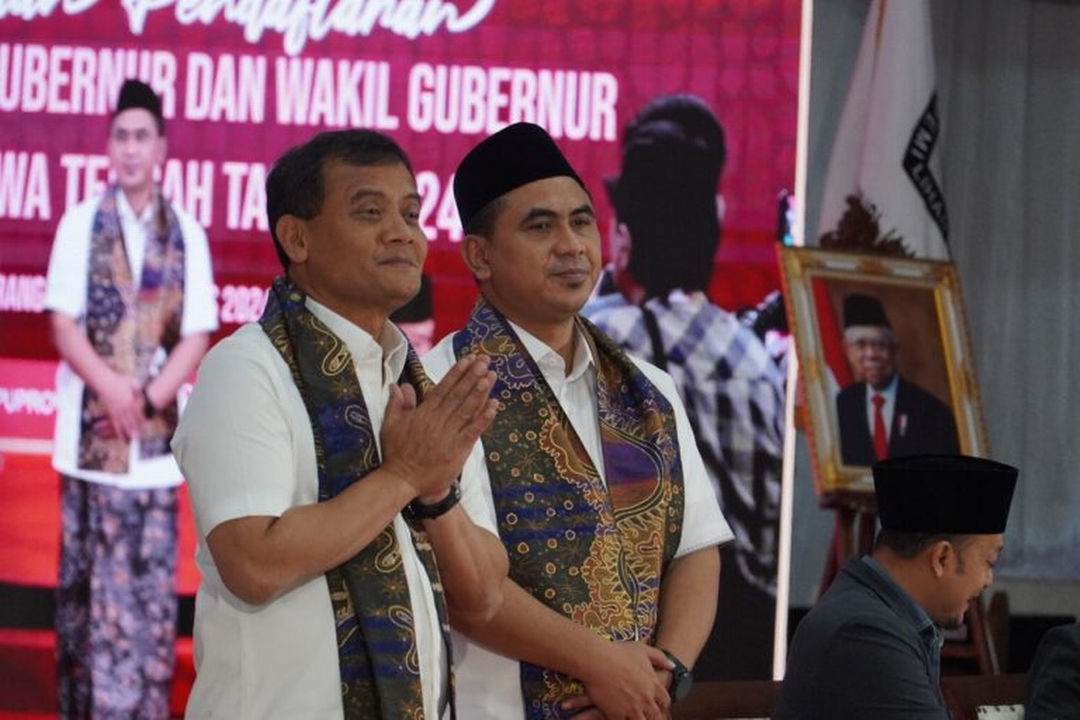 Ahmad Luthfi (kiri) dan Taj Yasin Maimoen saat pendaftaran peserta Pilgub Jateng 2024. 