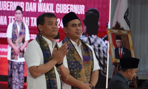 Ahmad Luthfi (kiri) dan Taj Yasin Maimoen saat pendaftaran peserta Pilgub Jateng 2024. 