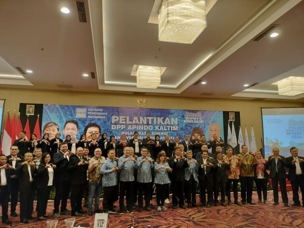 Ketua Umum Apindo, Shinta Kamdani bersama pengurus Apindo Kaltim 2024-2029.