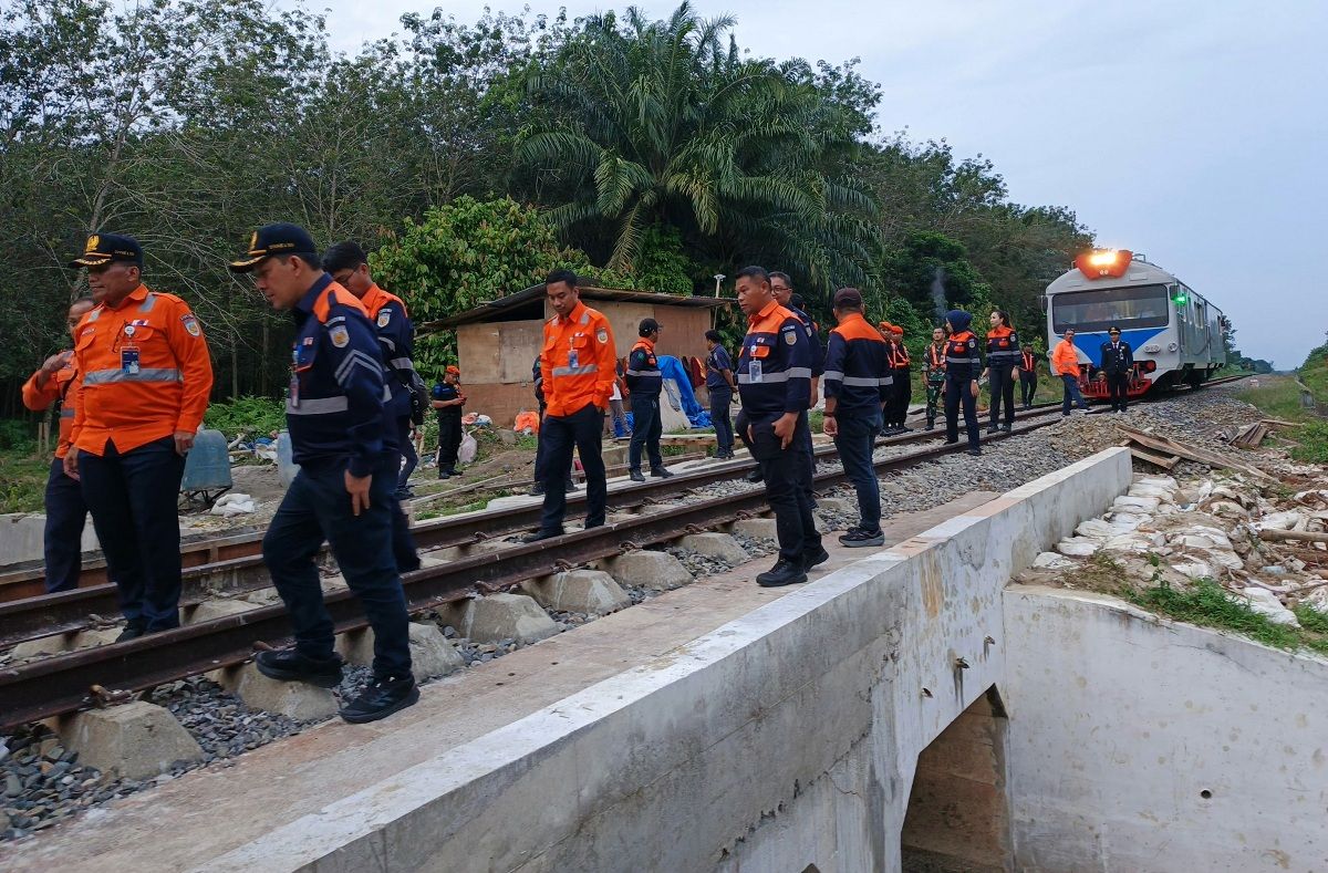 Manajemen KAI Sumut melakukan pemeriksaan lintas dengan kereta inspeksi dari Stasiun Medan menuju Stasiun Rantauprapat
