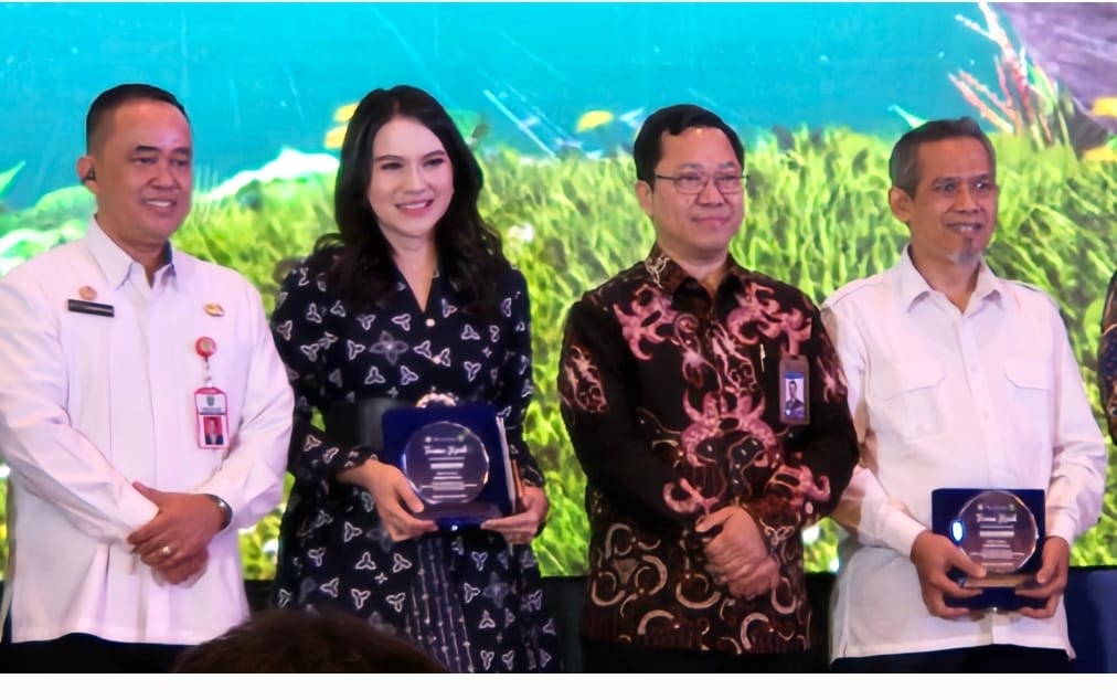 Staf Ahli Gubernur AFF Sembiring, moderator Chacha Annisa, Kepala Perwakilan BI Kaltim Budi Widhartanto dan Direktur Bioenergi ESDM Edi Wibowo.