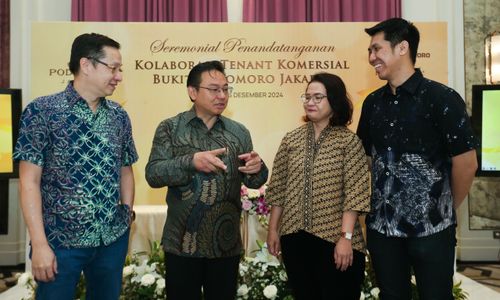 Regional Marketing Director 2 PT Agung Podomoro Land Tbk. Zaldy Wihardja (kedua kiri) bersama para tenant komersial dari Building Project Manager PT Griya Miesejati (Bakmi GM) Kevin Salim (kanan), Head of Business Development PT Multirasa Nusantara (Yoshinoya Indonesia) Desy Ernawaty (kedua kanan), dan Head of Business Development & Property PT Inti Citra Agung (Optik Melawai) Hady G Gumulia dalam Seremonial Penandatangan Kolaborasi Tenant Komersial Bukit Podomoro Jakarta, Kamis (5/12/2024).

Kehadiran tenant-tenant berkualitas ini akan melengkapi area komersial Bukit Podomoro Business Park di kawasan Bukit Podomoro Jakarta yang diproyeksikan menjadi The Most Exclusive Shophouse yang terbesar dan ternyaman di Jakarta Timur.