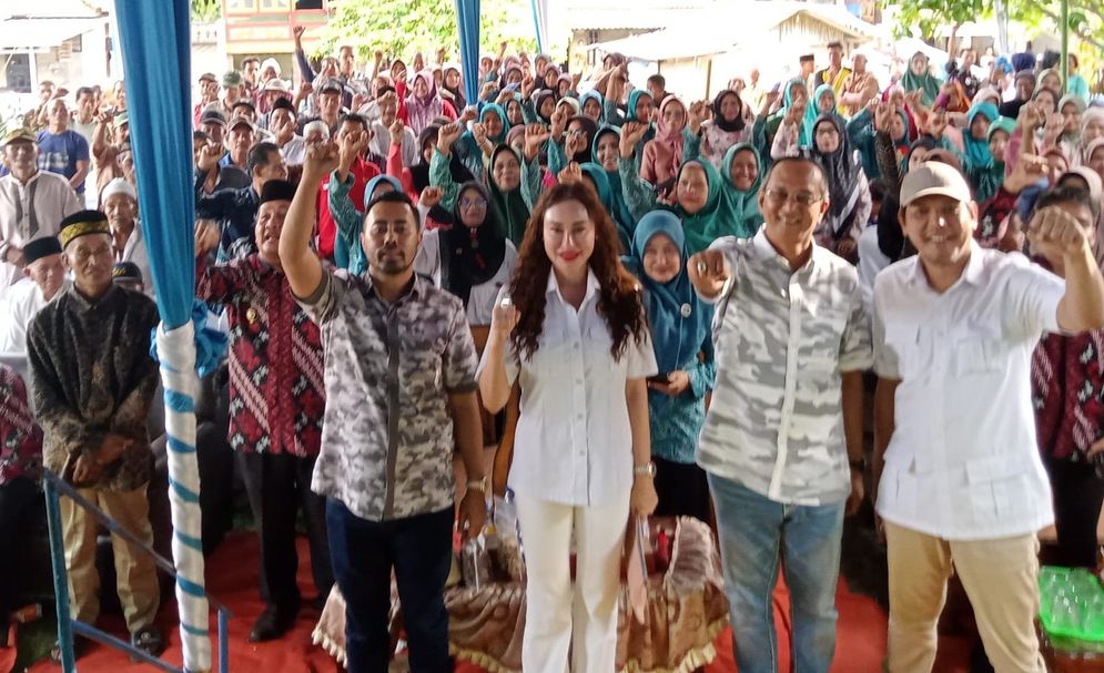 Anggota DPRD Sumsel Dapil X Kabupaten Banyuasin Muhamad F Ridho ST MT, selalu koordinator, didampingi anggota DPRD Sumsel, Nadia Basjir SE, Achmad Khadafi dan Ade Pramanja SH saat melakukan reses di Desa Pelajau, Kecamatan Banyuasin III, Kamis (5/12/2024)