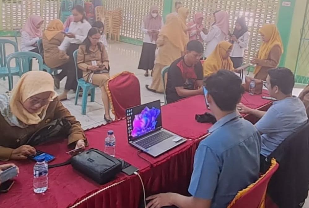 Perekaman KTP elektronik oleh Disdukcapil ke sekolah - sekolah terus berlangsung. Pemerintah terus berupaya meningkatkan layanan publik melalui digitalisasi. 