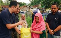   Indosat menjalankan aksi kemanusiaan merespon bencana banjir dan tanah longsor di wilayah Sukabumi