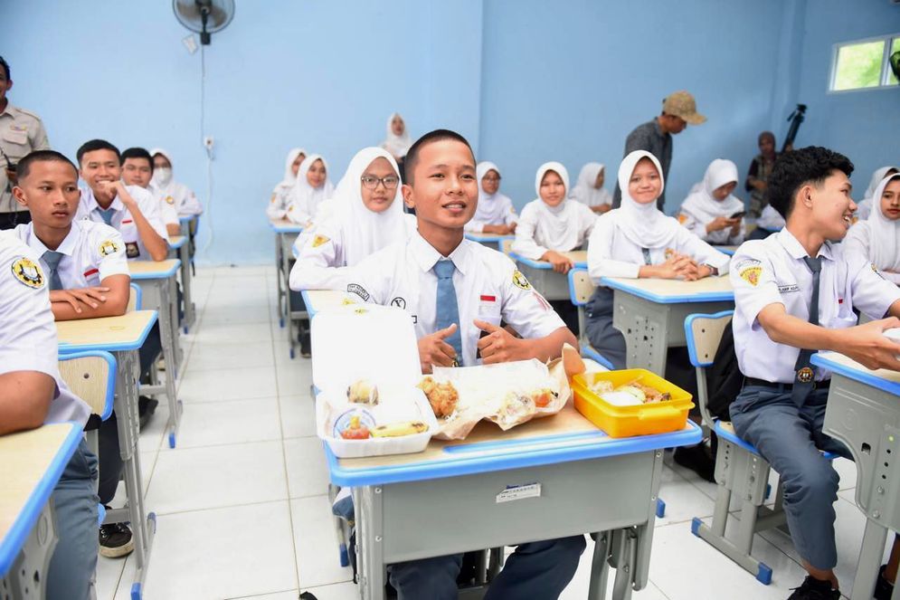 Komisi II DPR RI Tinjau Simulasi Program Makan Bergizi Gratis di SMK Negeri 2 Palembang