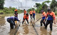 KAI Daop 1 menangani dampak banjir rob.