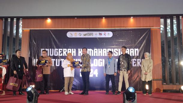 PLN NP UP Bandar Lampung Terima Penghargaan Ajang Penganugerahan Kemahasiswaan Expo 2024 ITERA