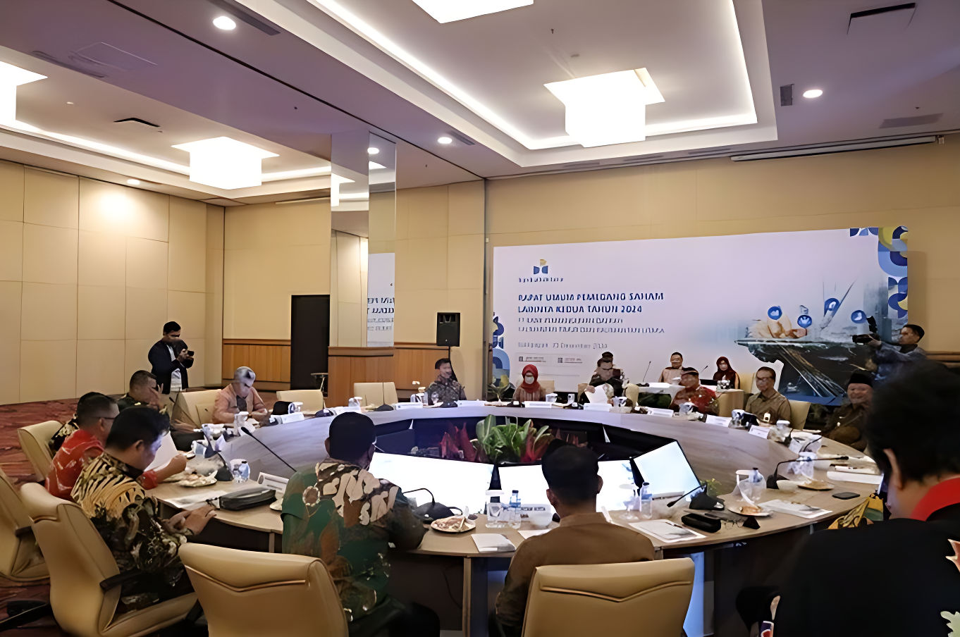 Penjabat (Pj) Gubernur Kalimantan Timur Akmal Malik menghadiri Rapat Umum Pemegang Saham (RUPS) Kedua PT Bank Pembangunan Daerah (BPD) Kaltimtara Tahun 2024.