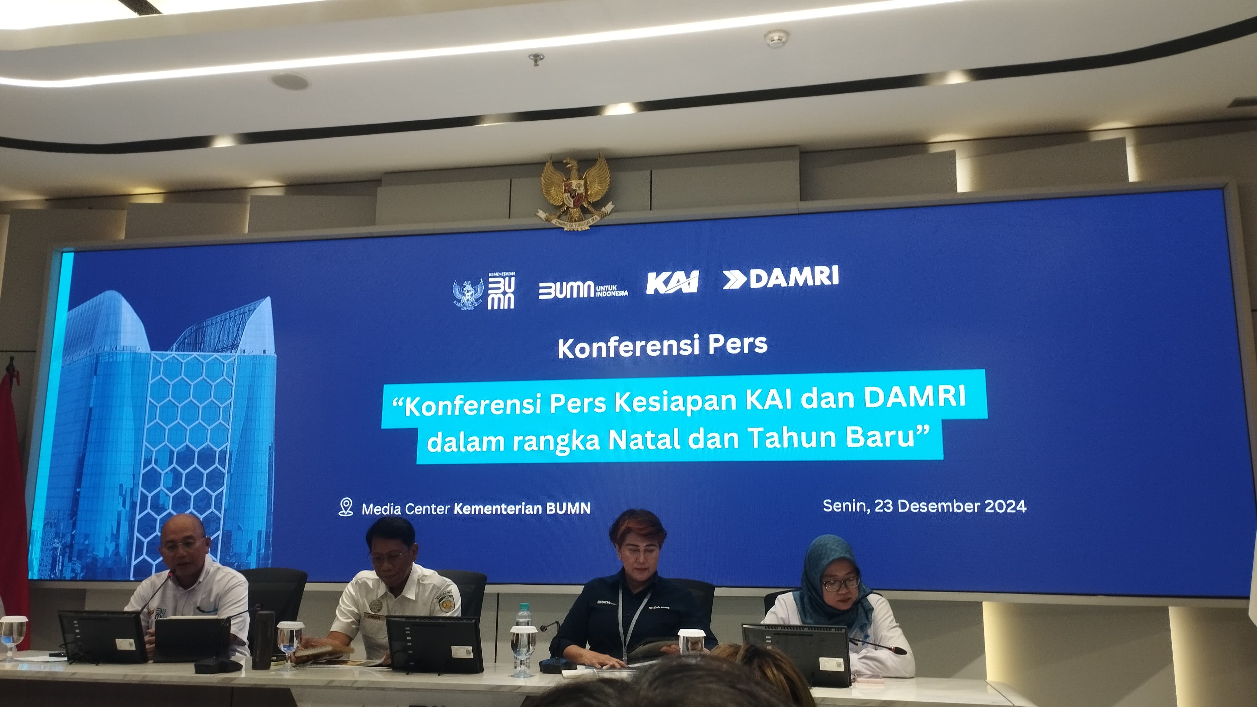 konpers Persiapan Nataru KAI dan Damri di Kementerian BUMN pada Senin, 23 Desember 2024. 