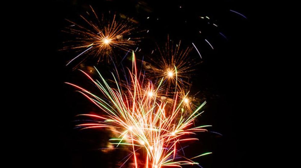 Ilustrasi pesta kembang api di Tahun Baru.