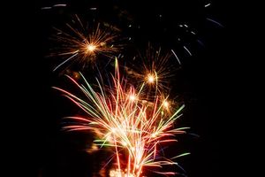 Ilustrasi pesta kembang api di Tahun Baru.