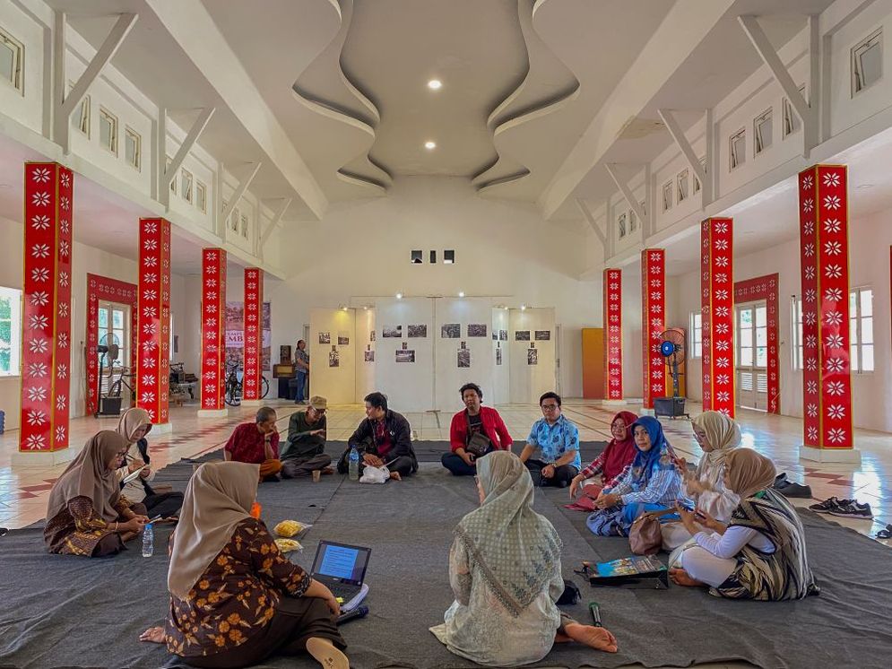 Suasana diskusi peringatan Pertemuan 5 Hari 5 Malam yang bertemakan "Posisi Kota Tua Palembang di Pertempuran 5 Hari 5 Malam" di Gedung Kesenian Palembang, Minggu (29/12/2024).