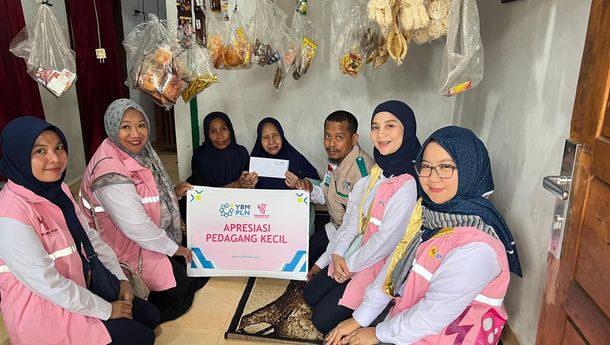 Apresiasi Pedagang Wanita, YBM dan Srikandi PLN UID Lampung Beri Bantuan Modal Usaha