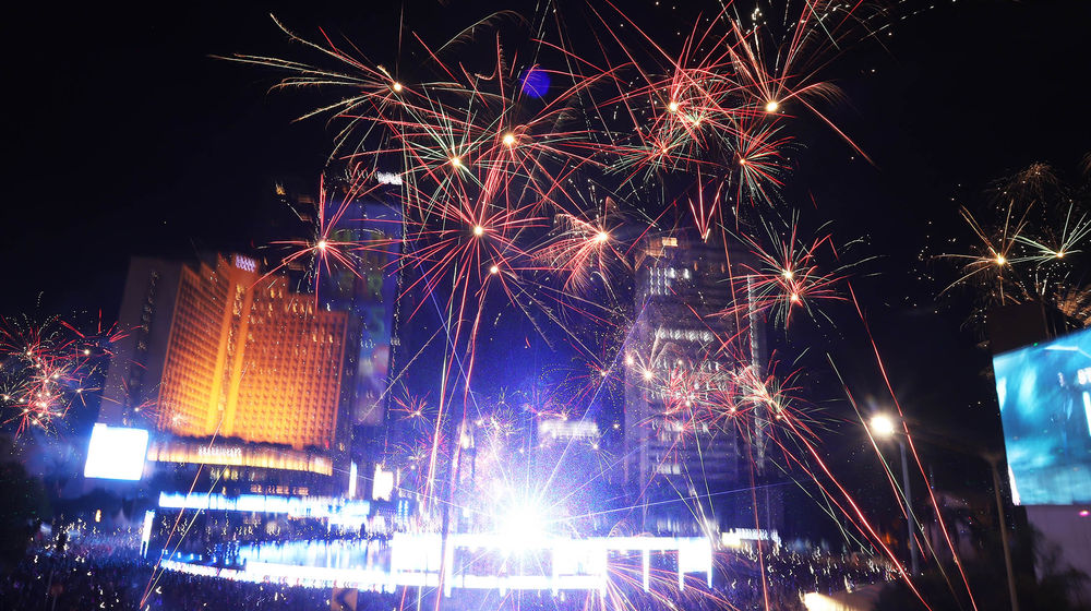 Pesta Kembang Api Bundaran HI - Panji 1.jpg