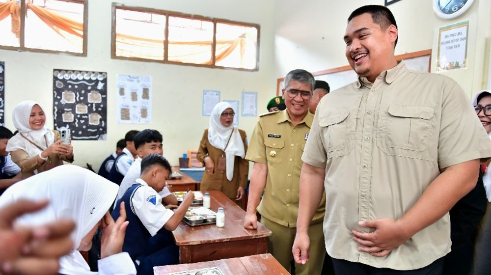 5982Kawal-Program-Makan-Bergizi-Gratis-di-Sekolah--Menpora-Dito--Investasi-Menumbuhkan-Generasi-Muda-Berkualitas.jpg