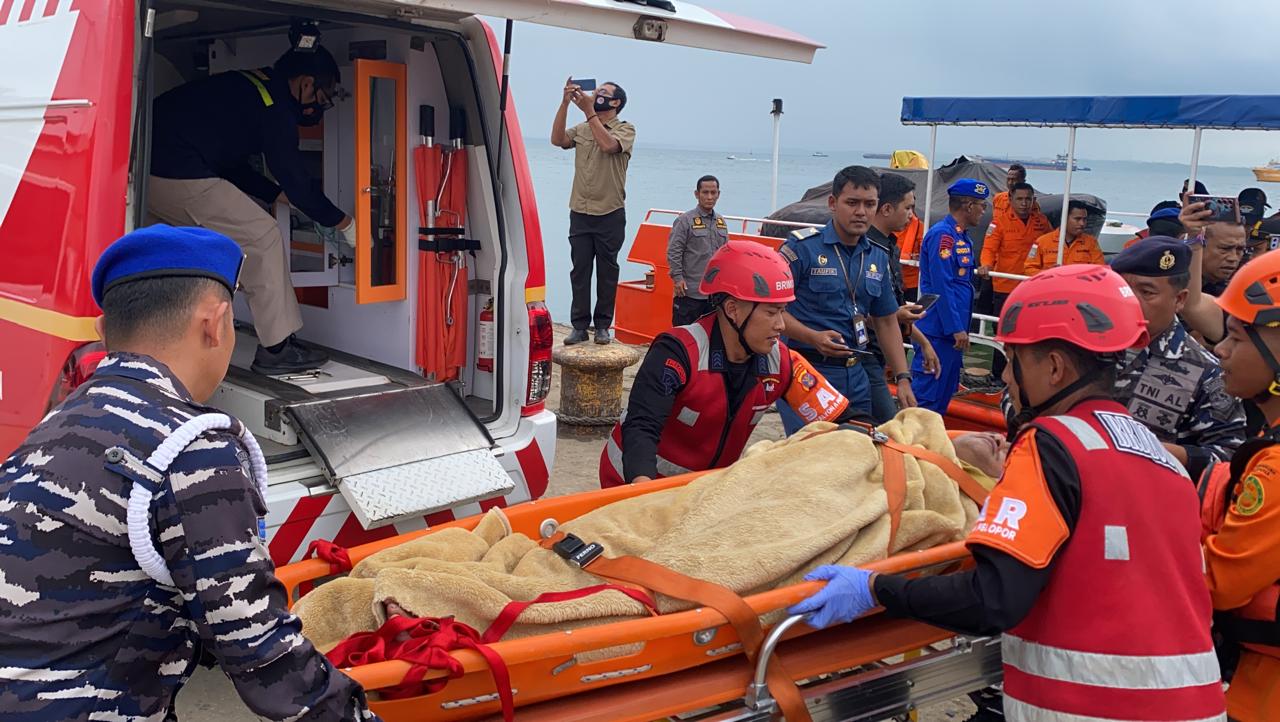 Evakuasi Kru Kapal Mike Victor Diduga Alami Stroke
