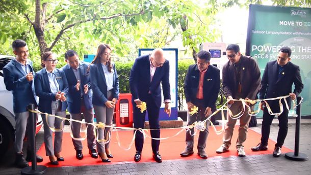 PLN UID Lampung dan Hotel Radisson Lampung Dukung Energi Hijau melalui REC dan EV Charging Station