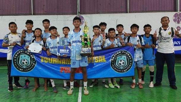 SMPN 26 Bandar Lampung Raih Juara II Turnamen Futsal A3 Sport