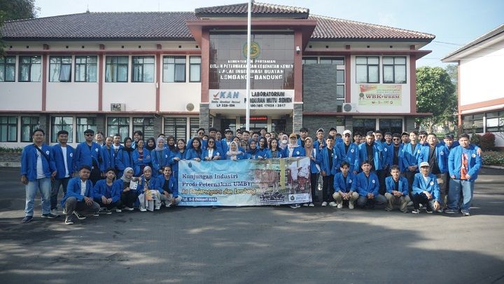 Mahasiswa Peternakan UMBY Gelar Praktikum Teknologi Feedlot di Banjarnegara dan Lembang