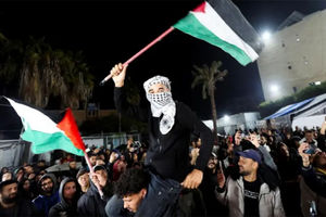 warga palestina merayakan gencatan senjata.jpg