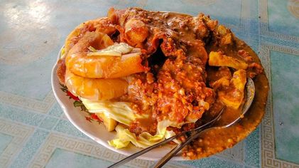 Kuliner Legendaris Tahu Gimbal, Semarang.