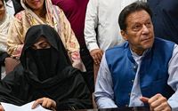 Khan dan Bushra Bibi.jpg