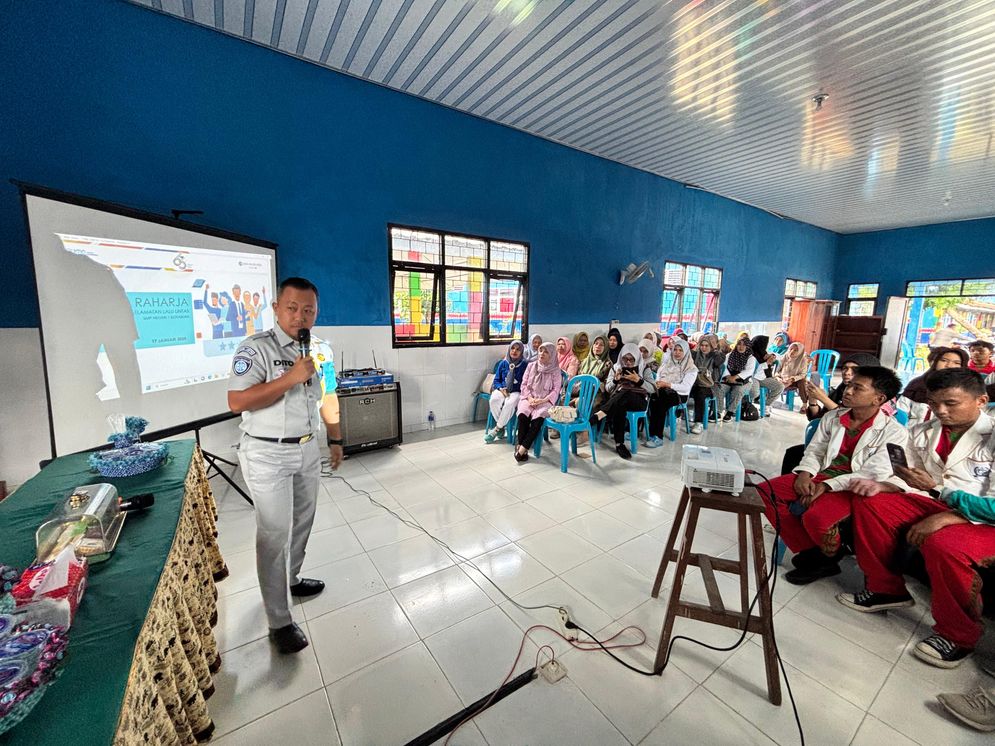 Jasa Raharja Inisiasi Program Pengajar Peduli Keselamatan Lalu Lintas di SMP Negeri 1 Kotabumi