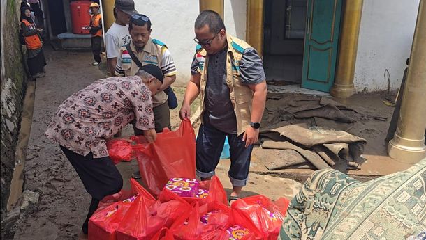 YBM PLN UID Lampung Bantu Korban Banjir di Bandar Lampung