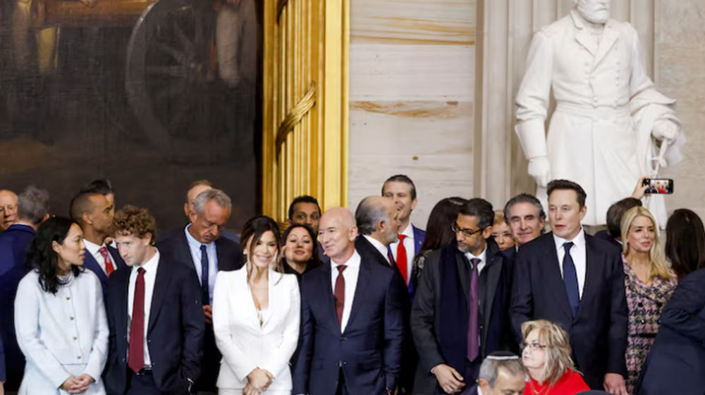 Priscilla Chan, CEO Meta Mark Zuckerberg, Lauren Sanchez, pengusaha Jeff Bezos, Sundar Pichai, dan pengusaha Elon Musk, di antara pejabat tinggi lainnya, menghadiri pelantikan Donald Trump.