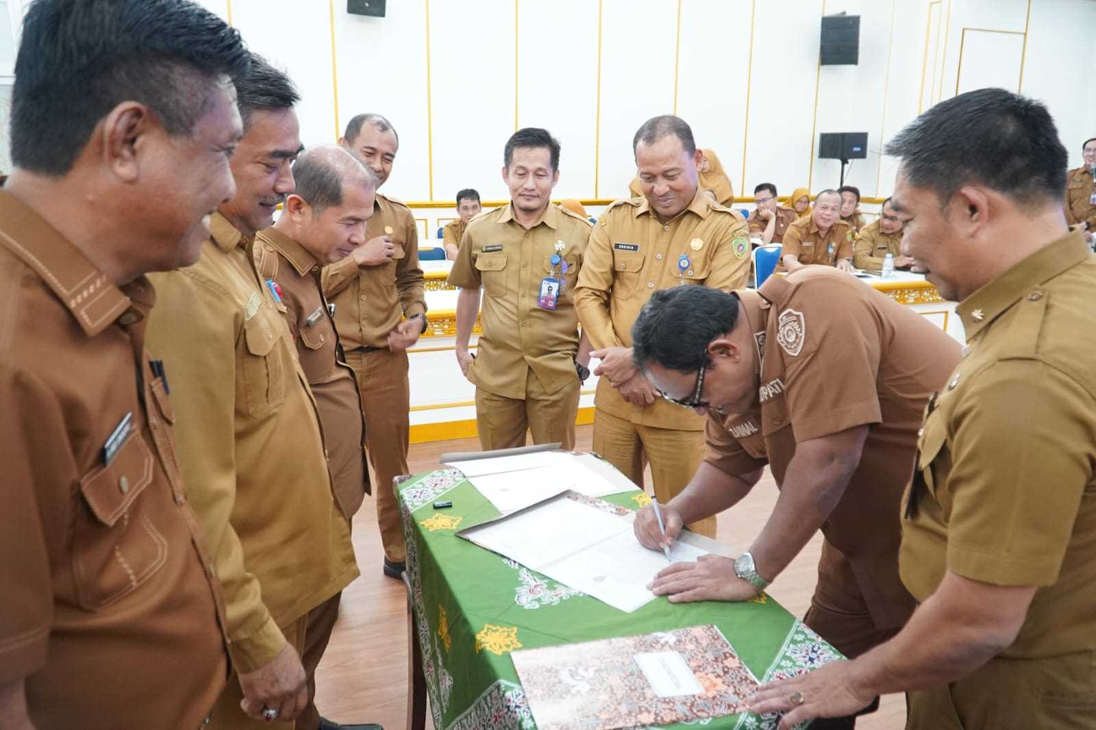 Wujudkan Pemerintahan Akuntabel, Pemkab PPU Tandatangani Perjanjian Kinerja 