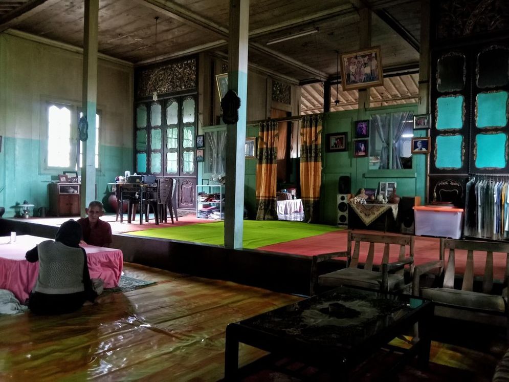 Tampak interior rumah Ifan yang berusia lebih dari dua abad.