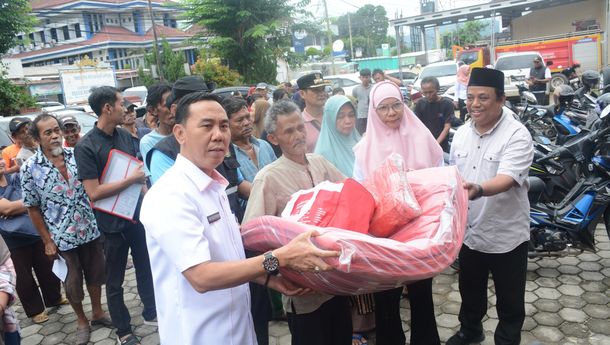 Pemkot Bandar Lampung Salurkan Bantuan Kemensos untuk Korban Banjir TBS dan Panjang